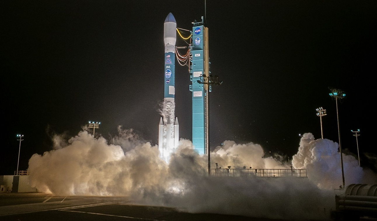 Final launch of Delta II rocket.