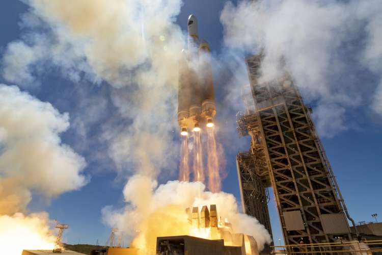 ULA NROL-82 Delta Heavy IV -- Flickr (Cropped)